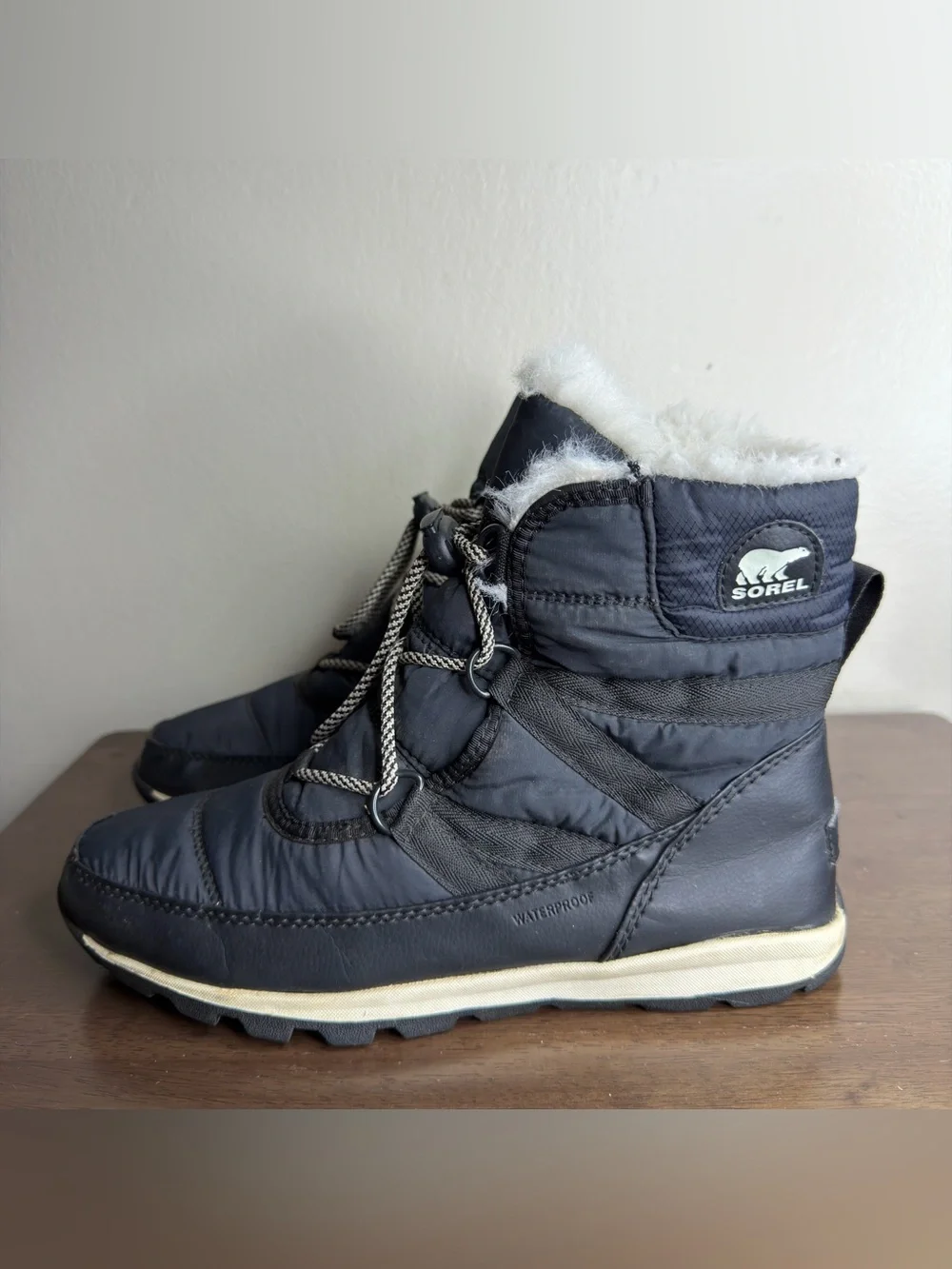 Sorel Whitney Black Waterproof Snow Boots 6 Womens